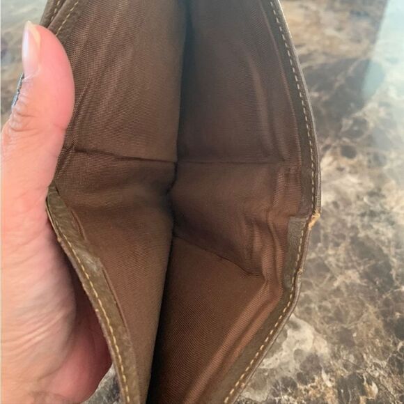 AUTHENTIC VINTAGE GUCCI SMALL BIFOLD WALLET - Picture 10 of 12